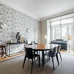 Veeve - Eiffel Eclectic